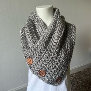 Hand knit scarf/shawl. Like new.